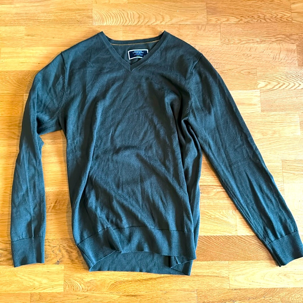 Charles Tyrwhitt Olive Green V-Neck Sweater in Small